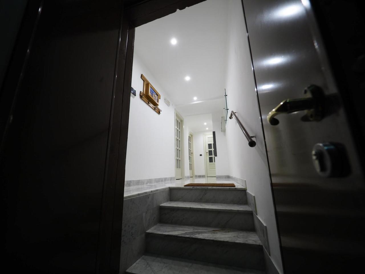 Couette-café R.g. House *